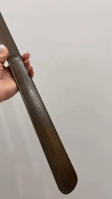 NordHorn™ – Det magnetiska skohornet i trä