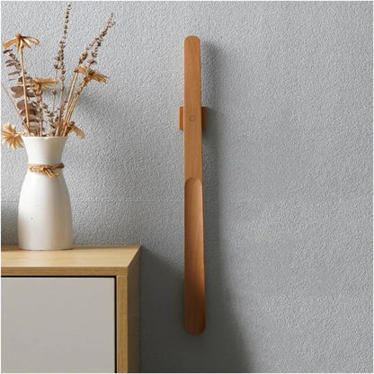 NordHorn™ – Det magnetiska skohornet i trä